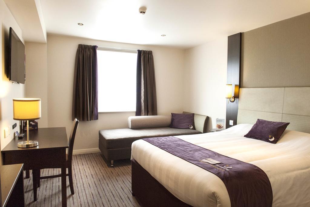 Premier Inn Aberdeen Airport - Dyce Habitación foto