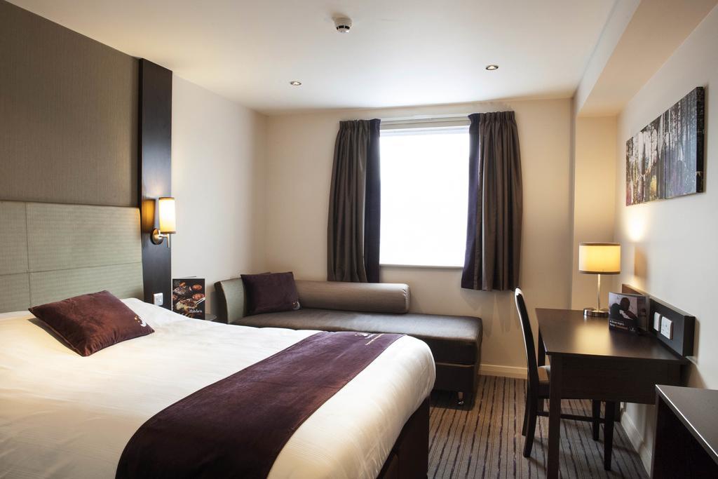 Premier Inn Aberdeen Airport - Dyce Habitación foto
