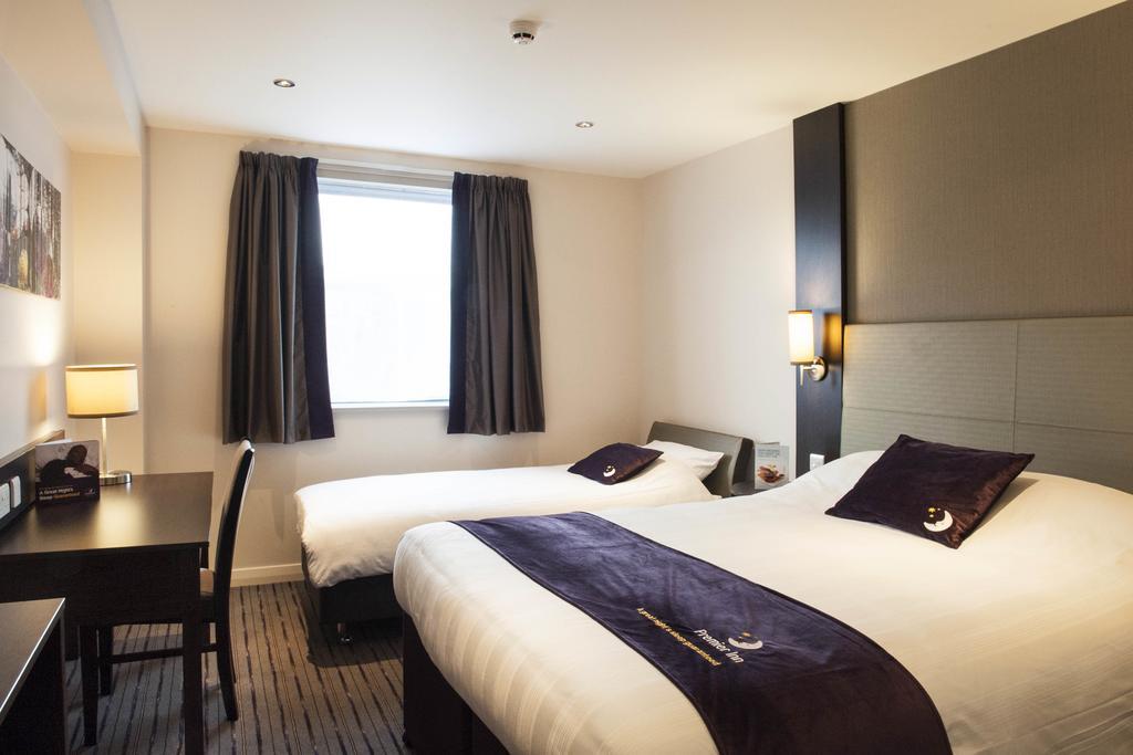 Premier Inn Aberdeen Airport - Dyce Habitación foto